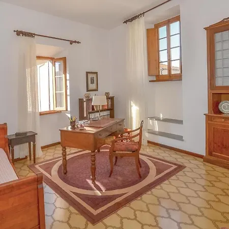 Awesome In With 5 Bedrooms And Wifi Дом отдыха