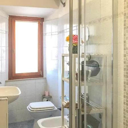 Awesome In With 5 Bedrooms And Wifi Дом отдыха *