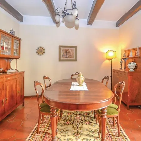 Awesome In With 5 Bedrooms And Wifi Дом отдыха *